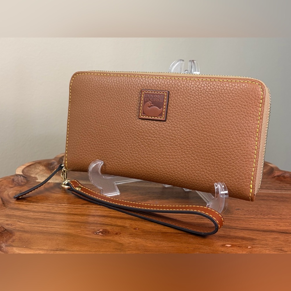 Dooney & Bourke Zip Around Wallet Wristlet Carmel Brown Pebble Leather NWOT - Picture 3 of 16
